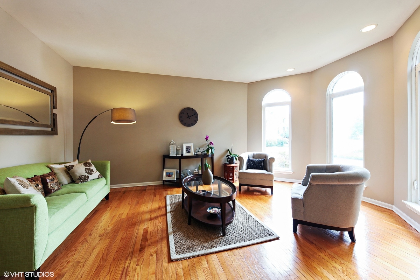 800 De Roo Loop Highwood, IL 60040 - Photo 2 of 22 a living room with furniture and wooden floor