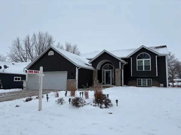 $355,000 | 300 7th Street Southwest, Plainview, MN 55964