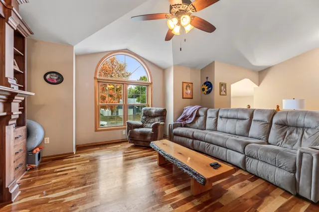 $350,000 | 300 7th Street Southwest, Plainview, MN 55964