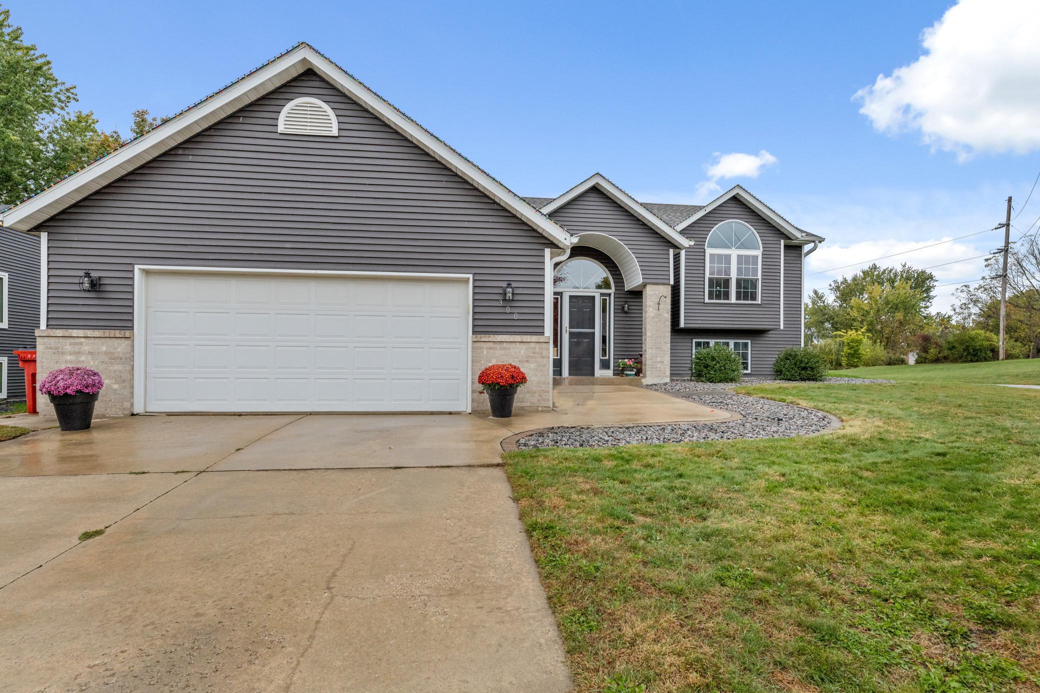 300 7th Street Southwest Plainview, MN 55964 - Photo 3 of 30