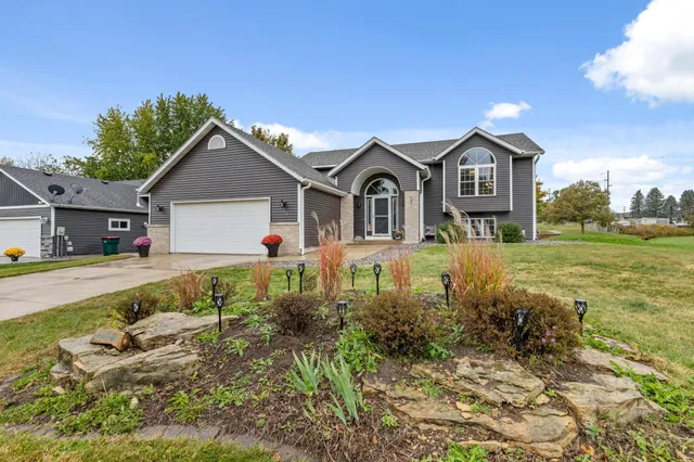 $350,000 | 300 7th Street Southwest, Plainview, MN 55964