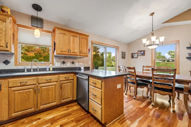 $350,000 | 300 7th Street Southwest, Plainview, MN 55964