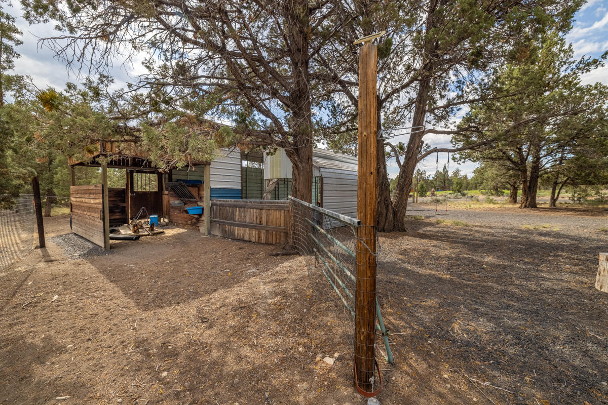 19085 Dayton Road Bend, OR 97703 - Photo 23 of 30 5H2A1969