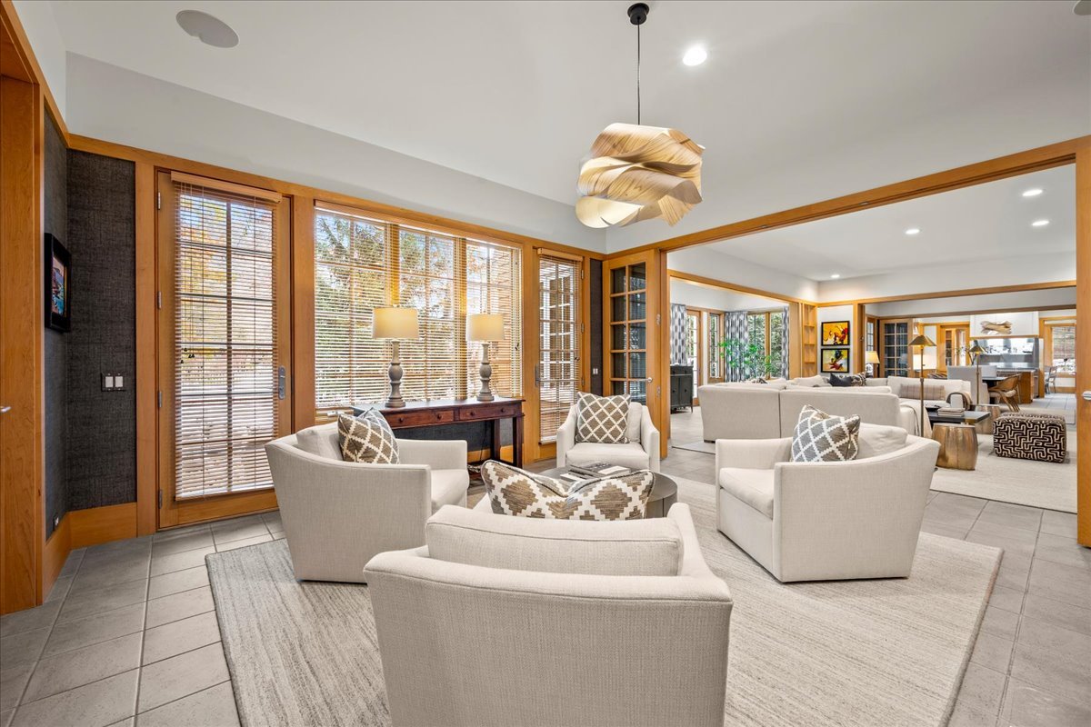 4 Indian Hill Road Winnetka, IL 60093 - Photo 10 of 31 Gallery Image 10
