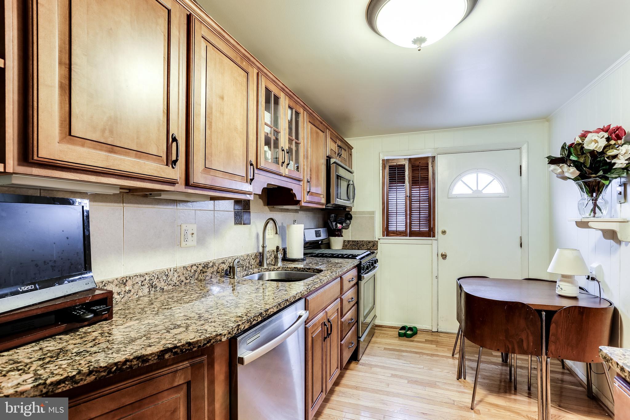1128 Kevin Road Baltimore, MD 21229 - Photo 11 of 23 Room for table
