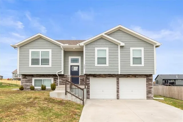 $339,000 | 1004 Northeast 3rd Street, Oak Grove, MO 64075