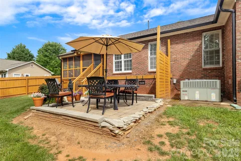a view of a house with backyard and sitting area