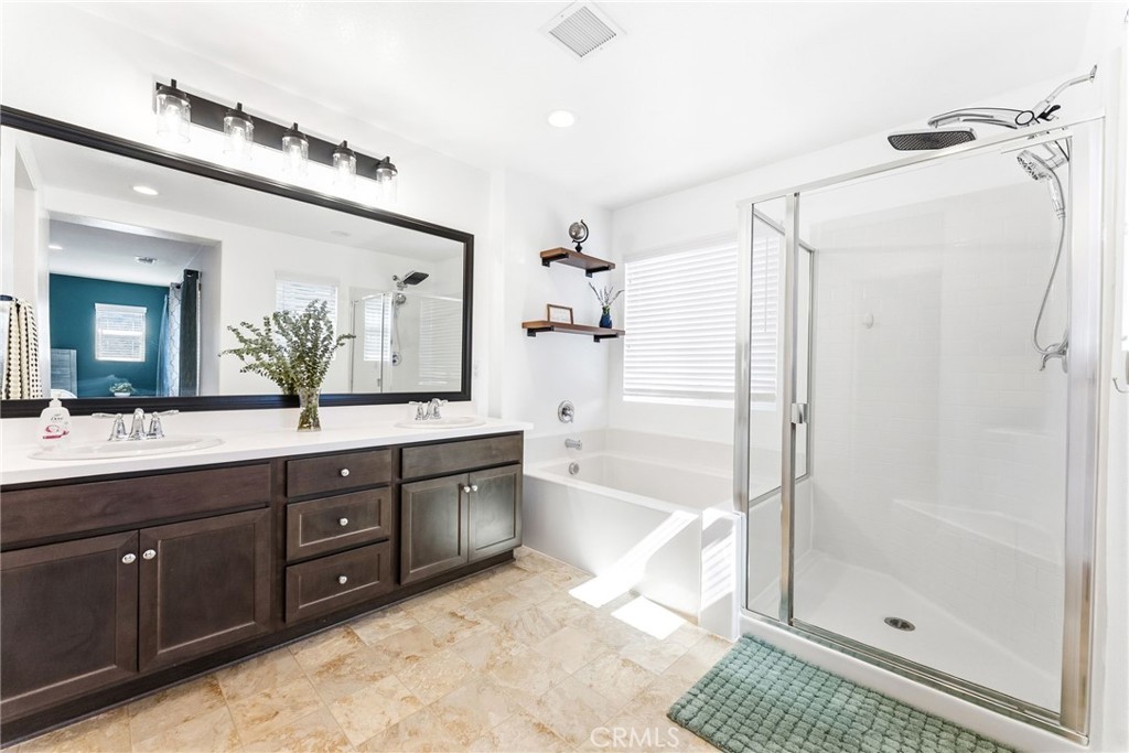 205 Windsor Grey Way Fallbrook, CA 92028 - Photo 20 of 43 primary ensuite bathroom