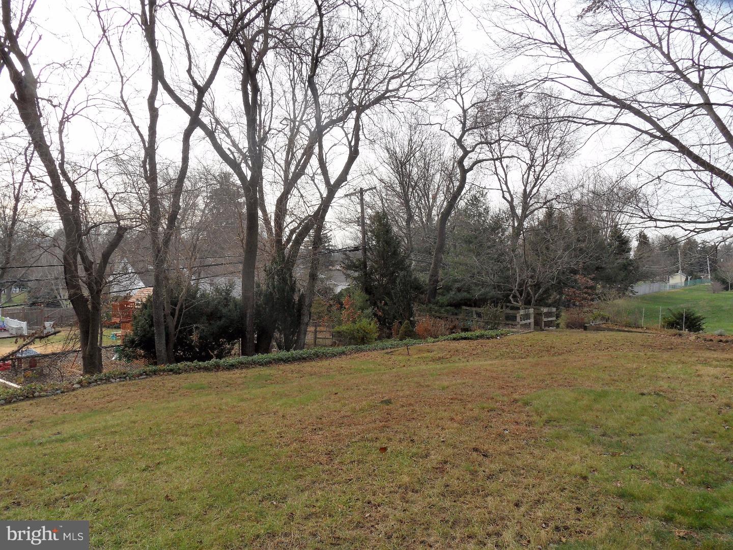 495 Lowell Road Warminster, PA 18974 - Photo 21 of 22 Back Yard