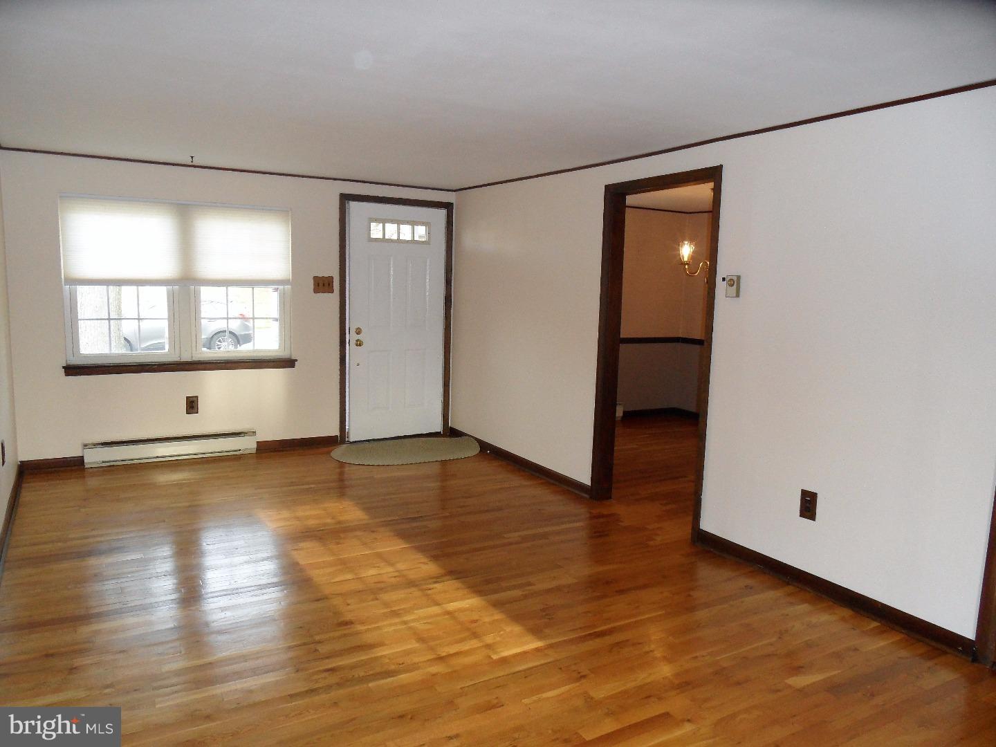 495 Lowell Road Warminster, PA 18974 - Photo 4 of 22 Living Room