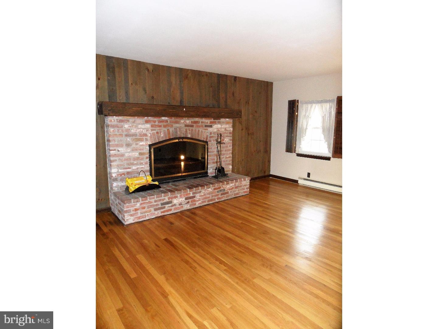 495 Lowell Road Warminster, PA 18974 - Photo 5 of 22 Family Room