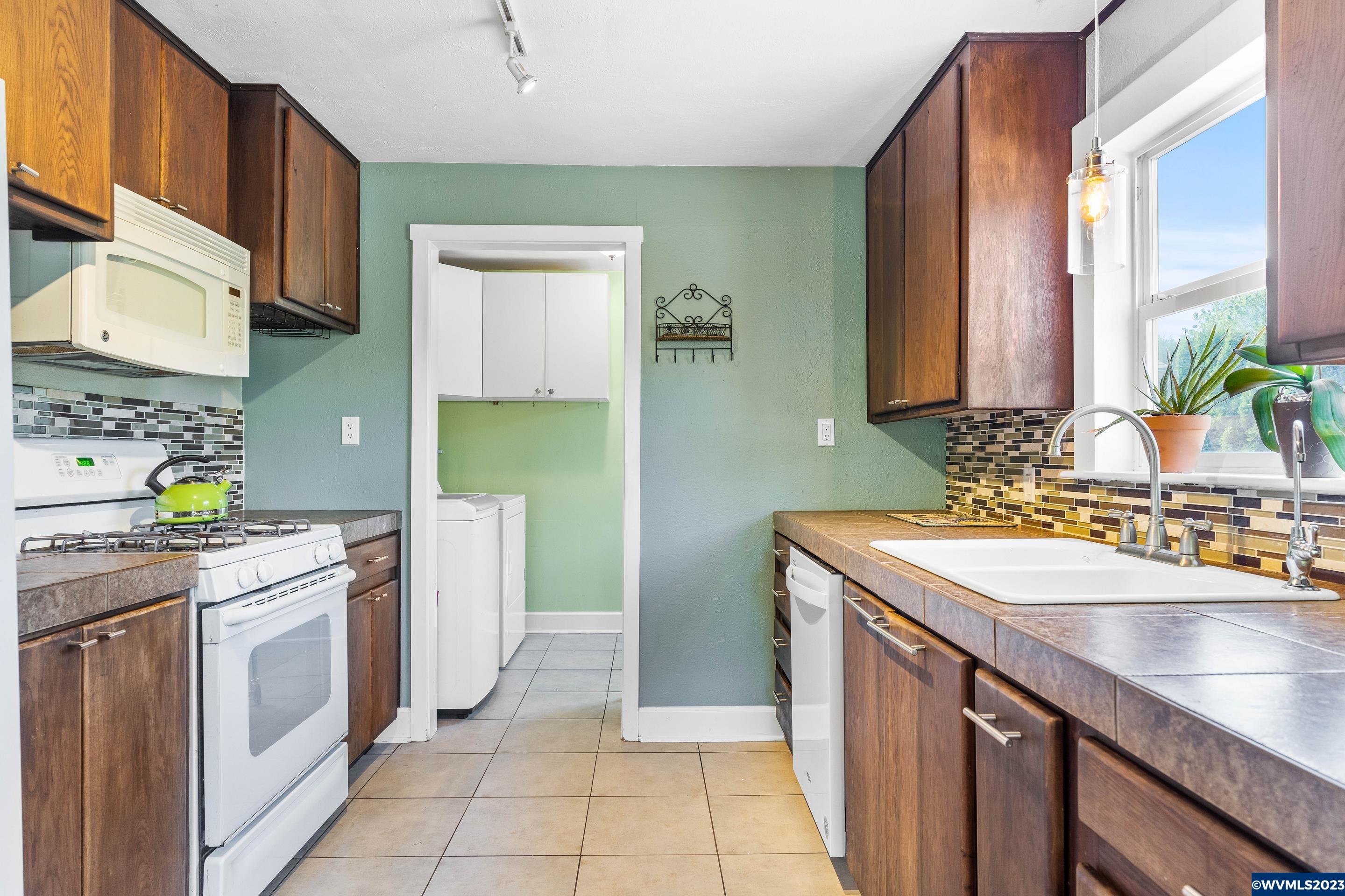 2015 Hoffman Road Northeast Salem, OR 97305 - Photo 12 of 29