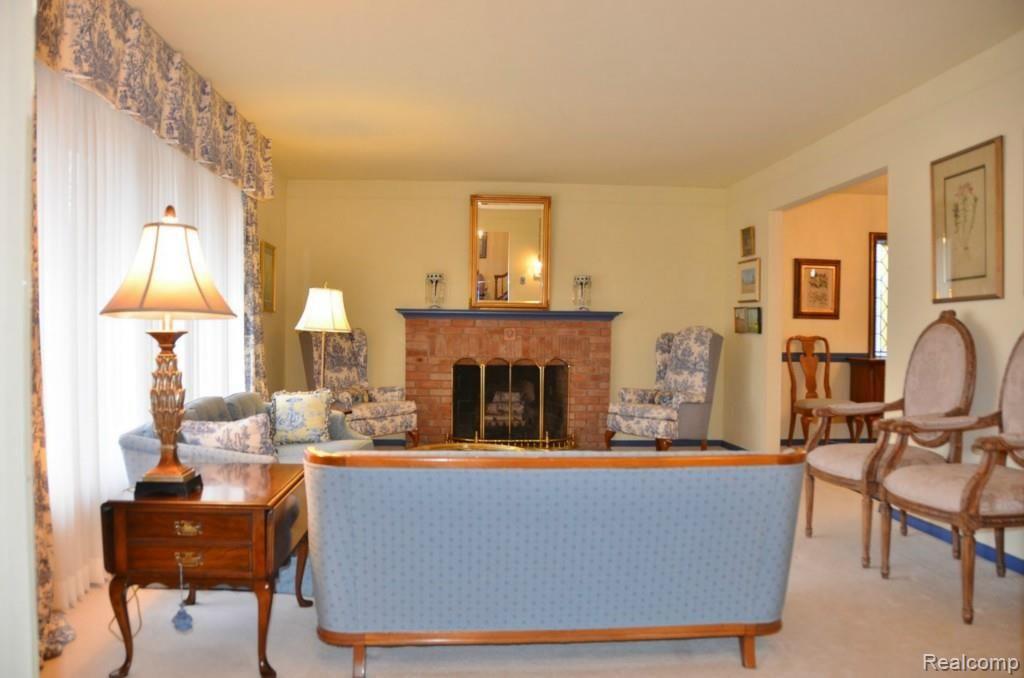 25457 Meridian Road Grosse Ile, MI 48138 - Photo 3 of 32 DSC_3740 (Copy).jpg