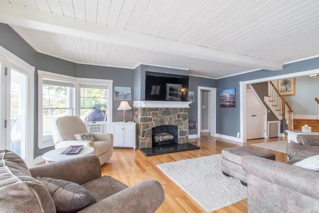 $1,000,000 | 1662 Pageant Park Road, Barton, VT 05822