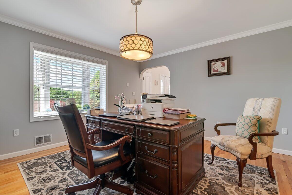 1376 Buck Ridge Drive Stroudsburg, PA 18360 - Photo 17 of 56 a view of a dining room with furniture