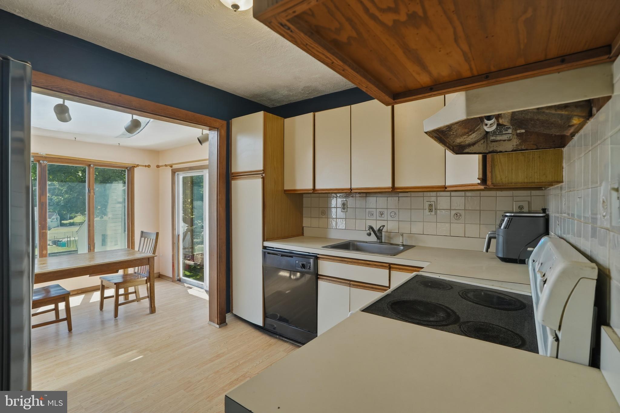 14 Ridge Road Aston, PA 19014 - Photo 4 of 30
