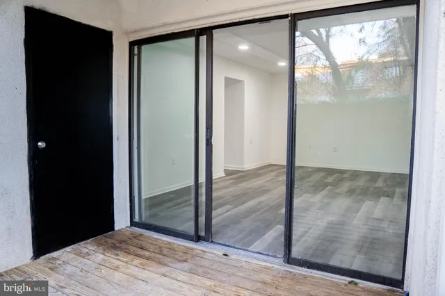 $3,200 | 625 Center Street, Unit T3, Herndon, VA 20170