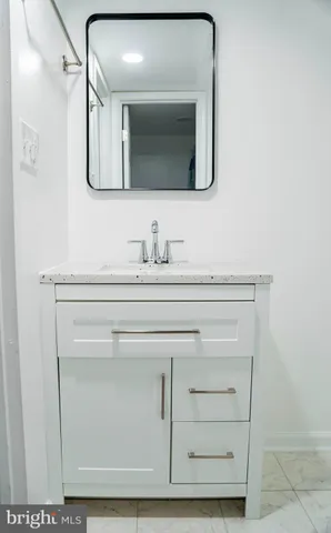 $3,200 | 625 Center Street, Unit T3, Herndon, VA 20170