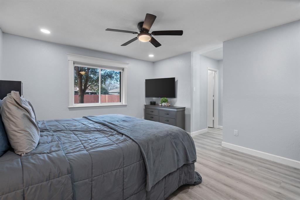 7629 Cedarhill Road Watauga, TX 76148 - Photo 20 of 33 Recessed lighting, light gray walls, wood-finish flooring, and a modern ceiling fan with integrated lighting