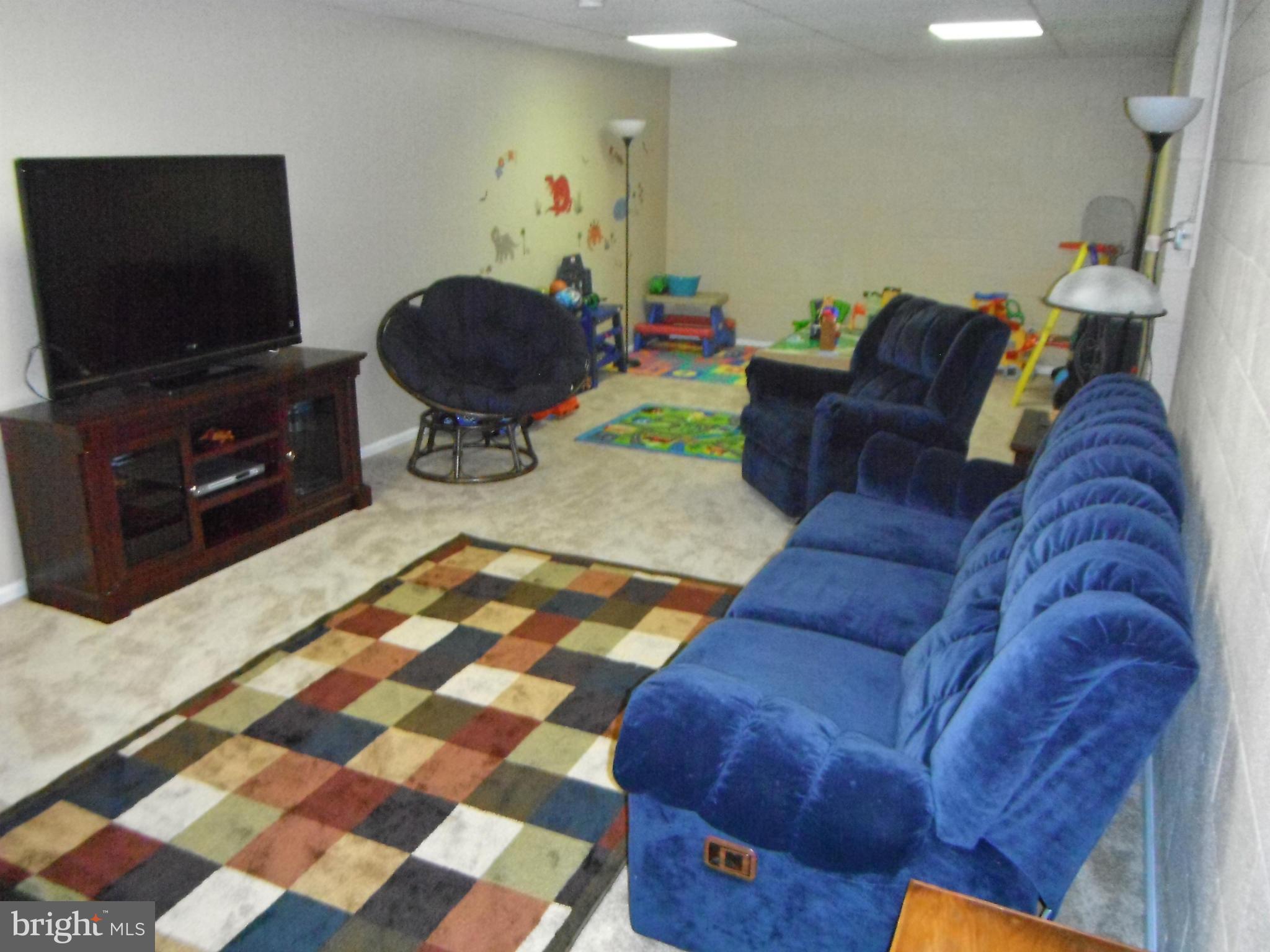 7811 Rocky Ridge Road Thurmont, MD 21788 - Photo 22 of 24 a living room with furniture and a flat screen tv