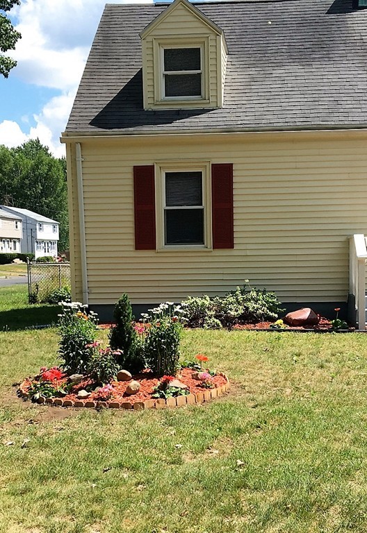 47 Martin Street Springfield, MA 01108 - Photo 24 of 25 Gallery Image 24