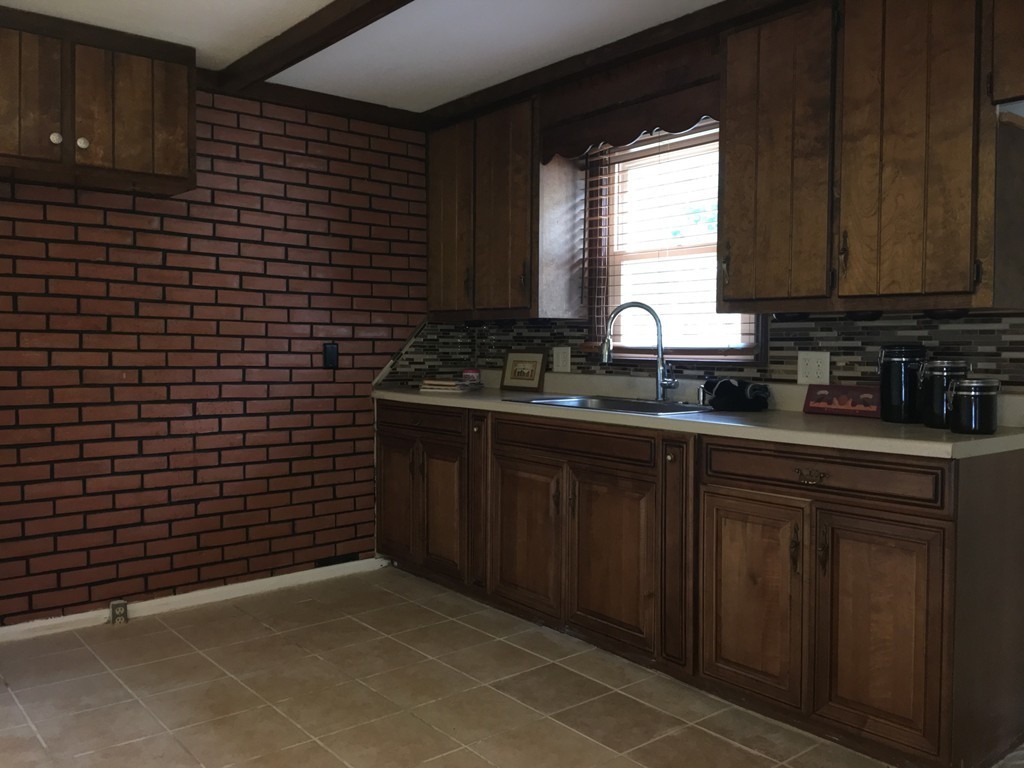 47 Martin Street Springfield, MA 01108 - Photo 4 of 25 Gallery Image 4