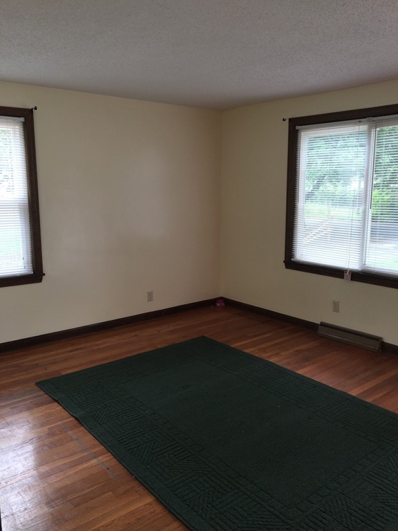 47 Martin Street Springfield, MA 01108 - Photo 8 of 25 Gallery Image 8