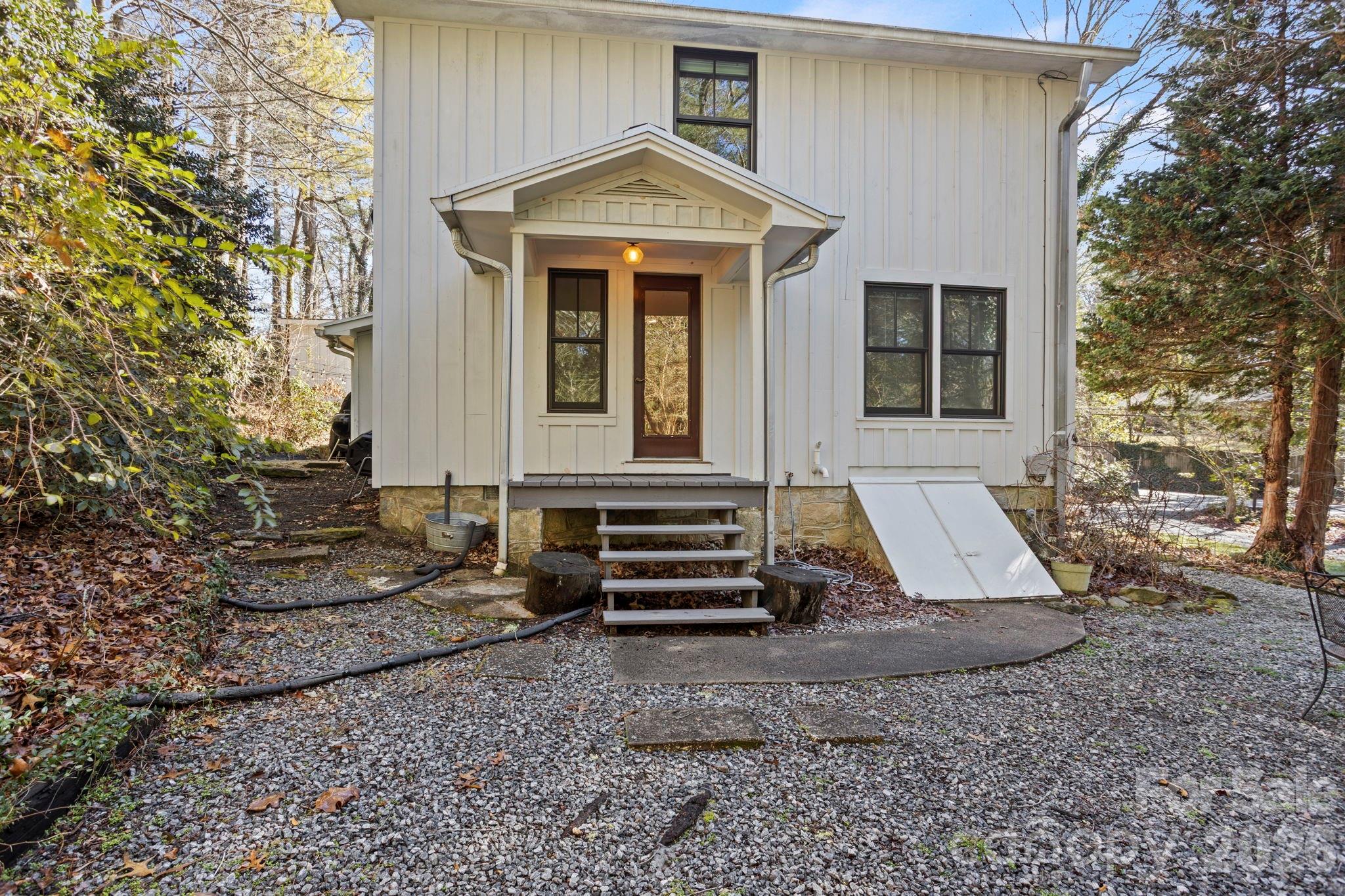 2525 Kanuga Road Hendersonville, NC 28739 - Photo 29 of 48 Gallery Image 29