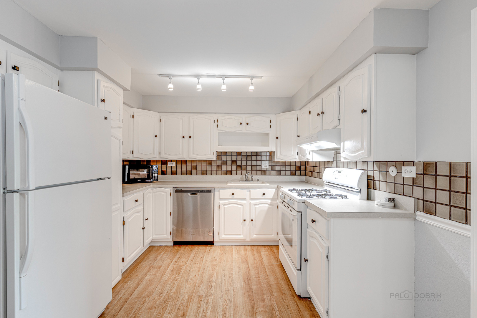 1100 Stoughton Court, Unit 1711 Schaumburg, IL 60193 - Photo 12 of 25 a kitchen with granite countertop white cabinets and white appliances