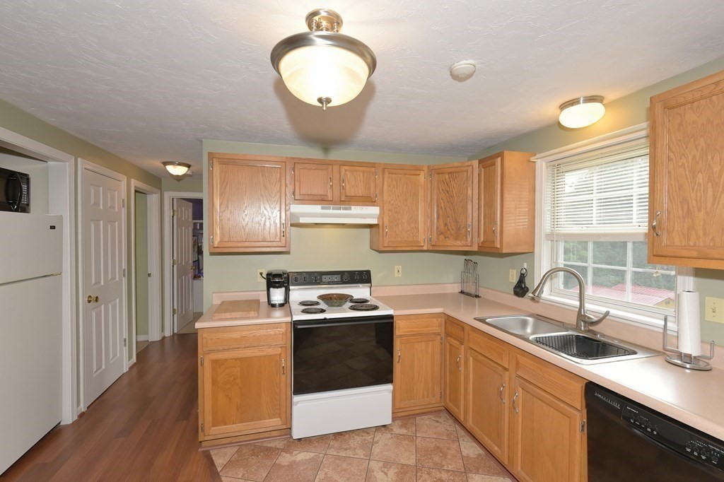 6 McIntyre Road, Unit 5 Oxford, MA 01537 - Photo 8 of 23 Gallery Image 8