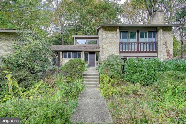$1,300,000 | 6705 River Trail Court, Bethesda, MD 20817