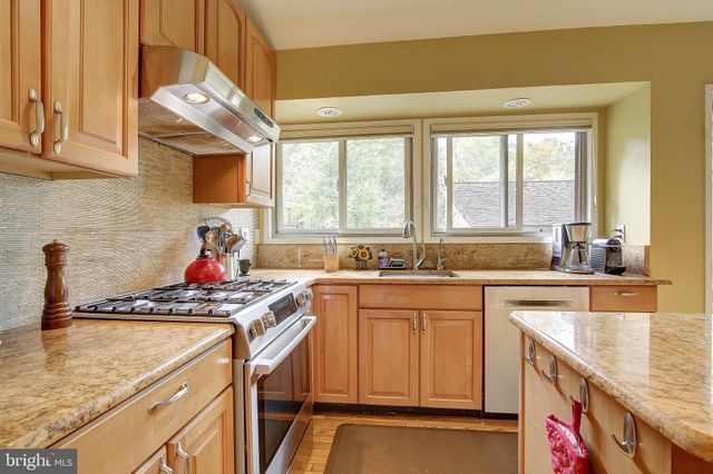 $1,300,000 | 6705 River Trail Court, Bethesda, MD 20817