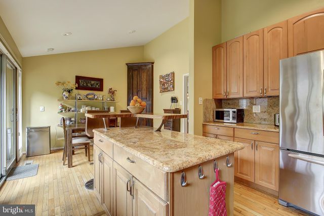 $1,300,000 | 6705 River Trail Court, Bethesda, MD 20817