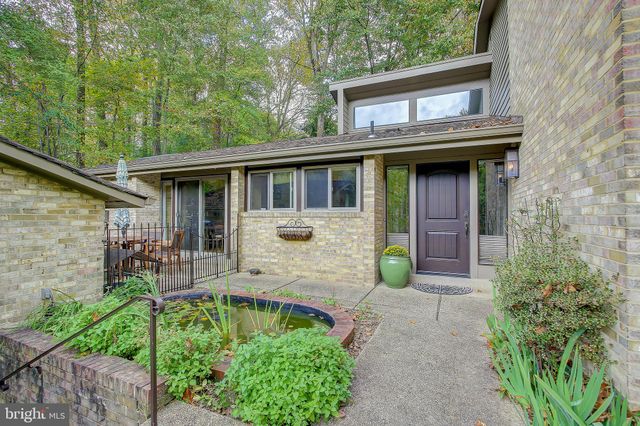 $1,300,000 | 6705 River Trail Court, Bethesda, MD 20817