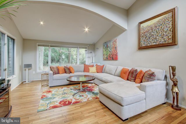 $1,300,000 | 6705 River Trail Court, Bethesda, MD 20817