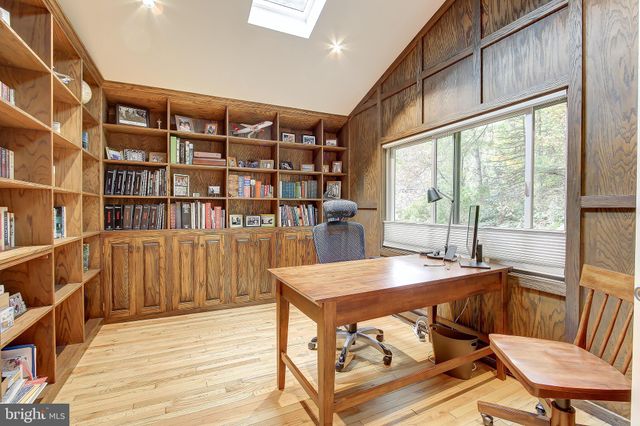 $1,300,000 | 6705 River Trail Court, Bethesda, MD 20817