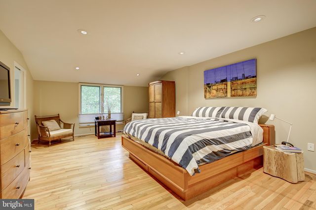 $1,300,000 | 6705 River Trail Court, Bethesda, MD 20817