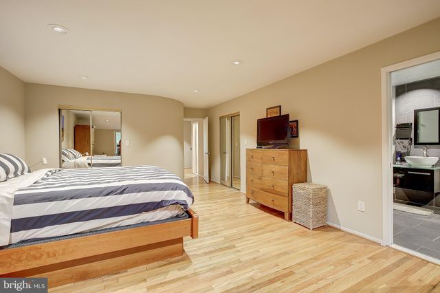 $1,300,000 | 6705 River Trail Court, Bethesda, MD 20817