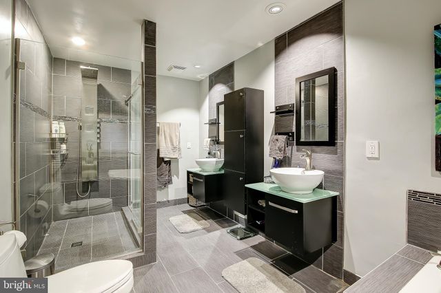 $1,300,000 | 6705 River Trail Court, Bethesda, MD 20817