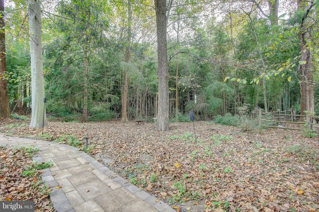 $1,300,000 | 6705 River Trail Court, Bethesda, MD 20817