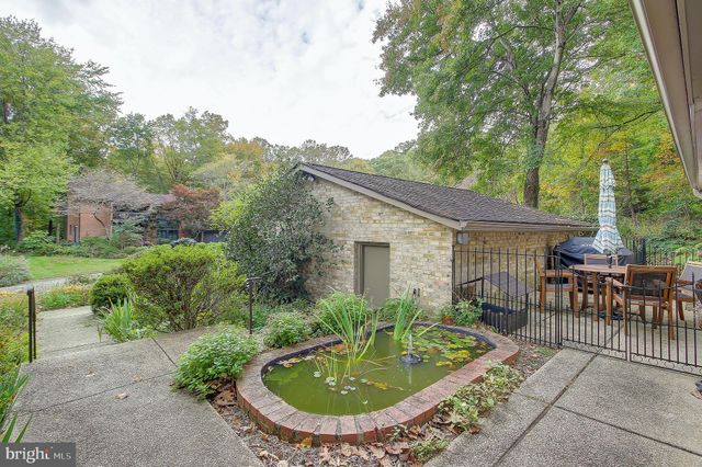 $1,300,000 | 6705 River Trail Court, Bethesda, MD 20817