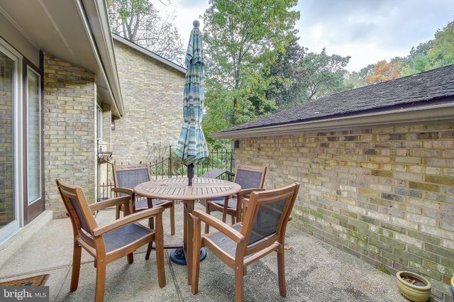 $1,300,000 | 6705 River Trail Court, Bethesda, MD 20817