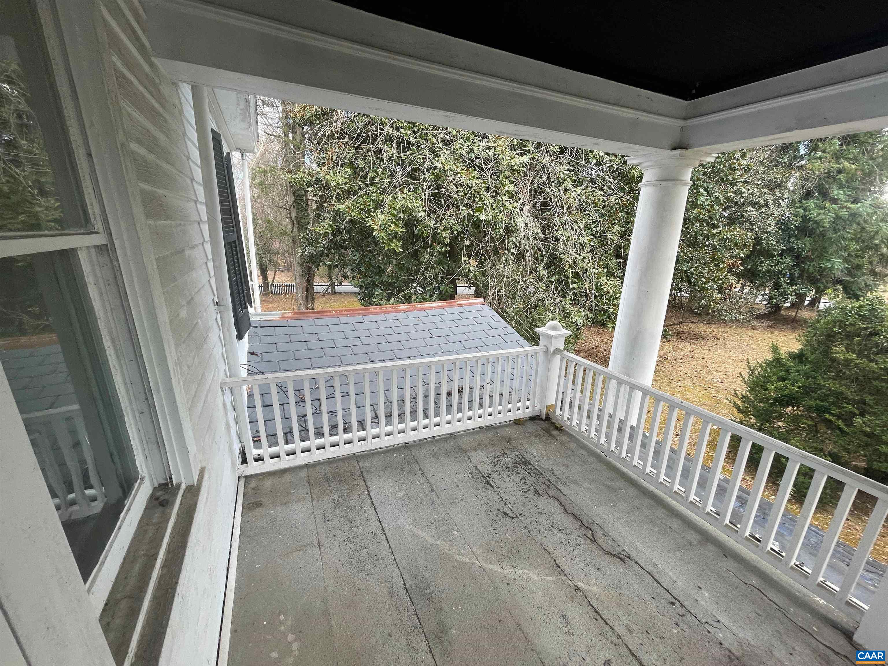278 James River Road Scottsville, VA 24590 - Photo 28 of 59 a view of a porch