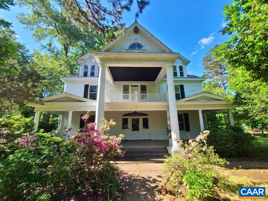 278 James River Road Scottsville, VA 24590 - Photo 48 of 59 front view of a house with a yard