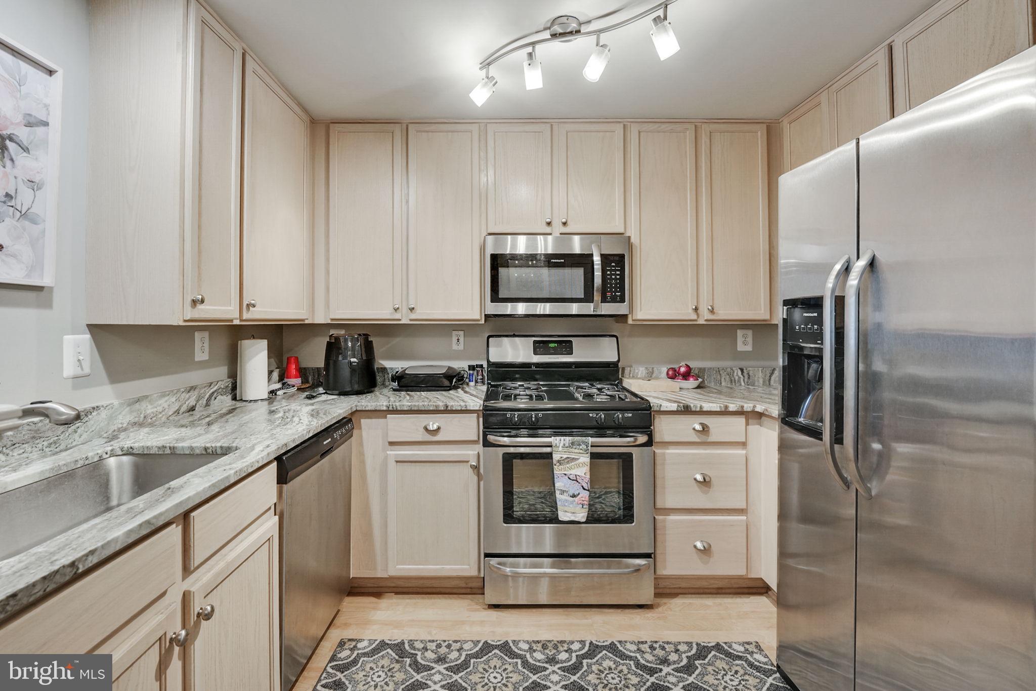8051 Gatehouse Road, Unit 12 Falls Church, VA 22042 - Photo 8 of 31