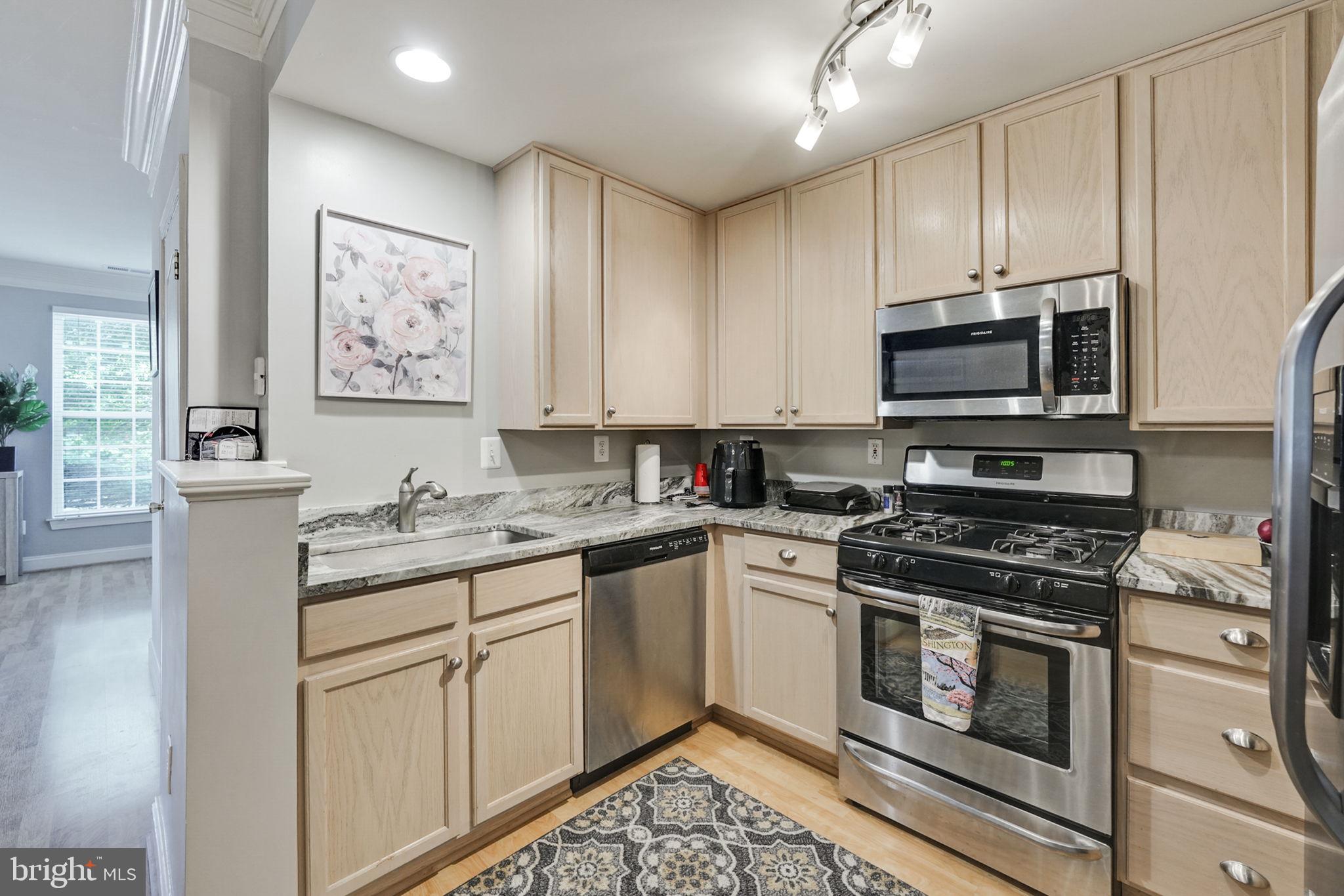 8051 Gatehouse Road, Unit 12 Falls Church, VA 22042 - Photo 9 of 31