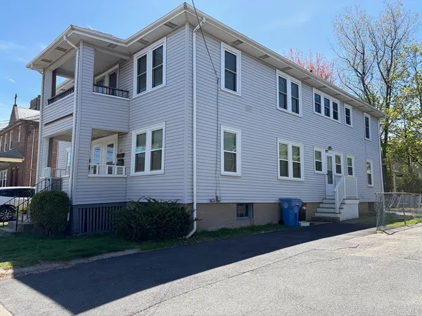 $2,100 | 16 Eddy Street, Unit 1, Waltham, MA 02453