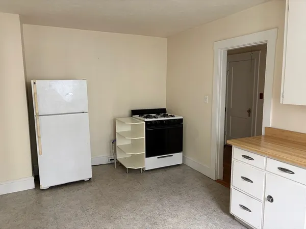 $2,100 | 16 Eddy Street, Unit 1, Waltham, MA 02453