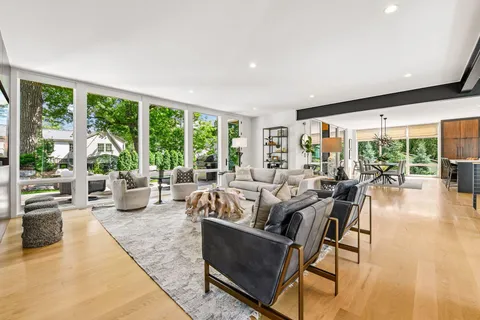 $2,000,000 | 1058 East Circle Drive, Wayzata, MN 55391
