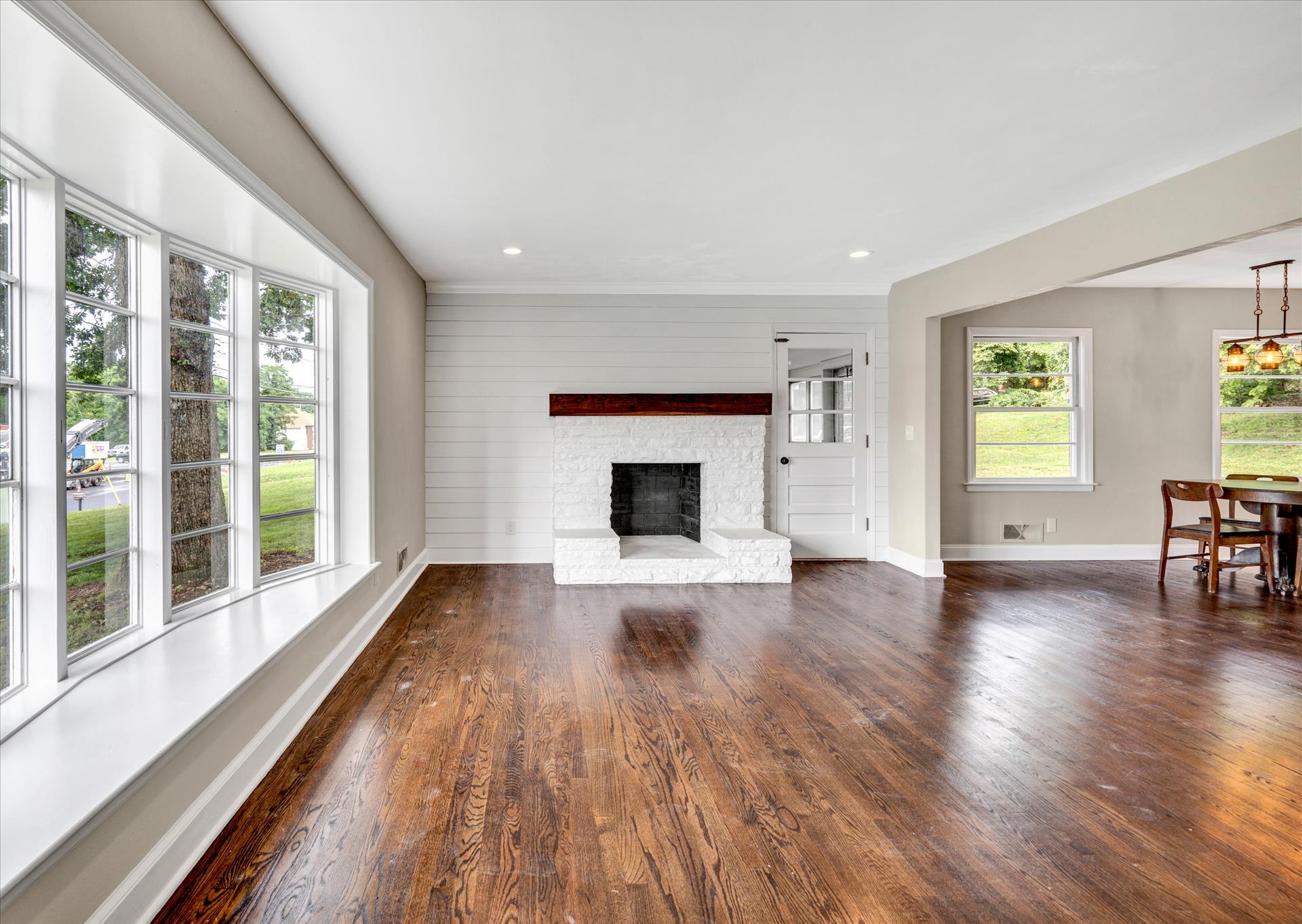 1021 Hardy Road Vinton, VA 24179 - Photo 16 of 35 Living Room